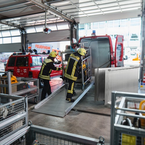 MUNK Rettungstechnik klappbare Ladebrücke aus Aluminium 3917mm lang